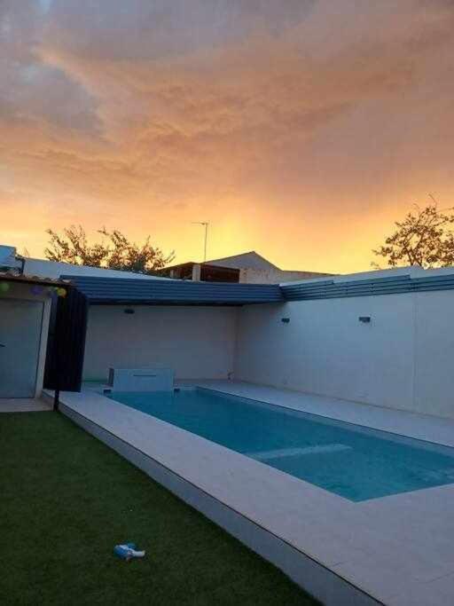 Alojamiento El Pez Casa Con Piscina Climatizada Villafranca de los Caballeros Luaran gambar