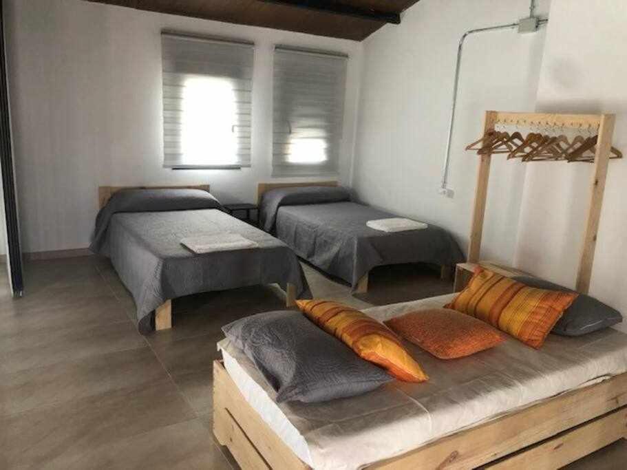 Alojamiento El Pez Casa Con Piscina Climatizada Villafranca de los Caballeros Luaran gambar