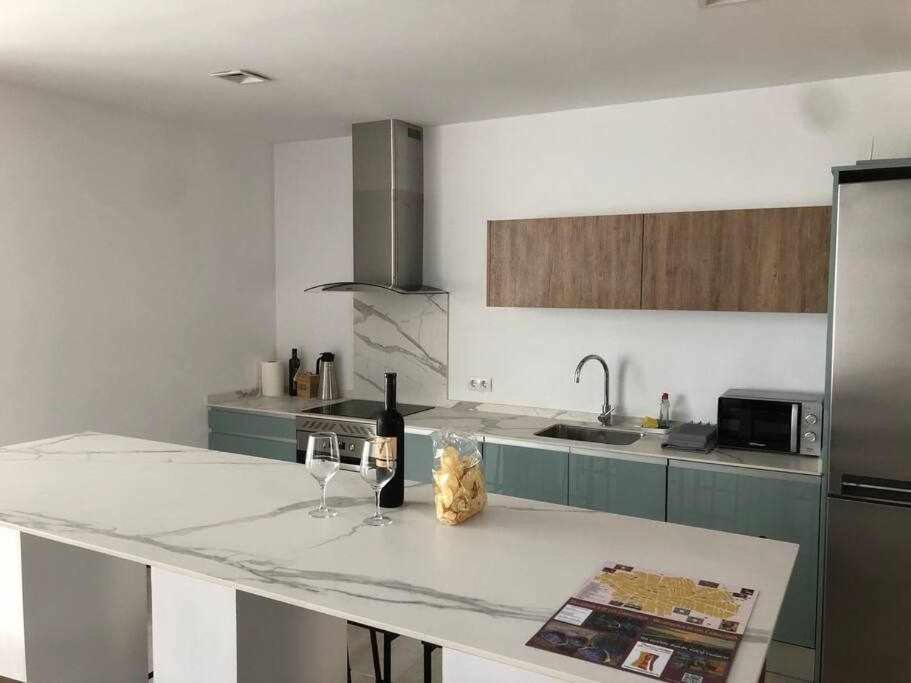 Alojamiento El Pez Casa Con Piscina Climatizada Villafranca de los Caballeros Luaran gambar