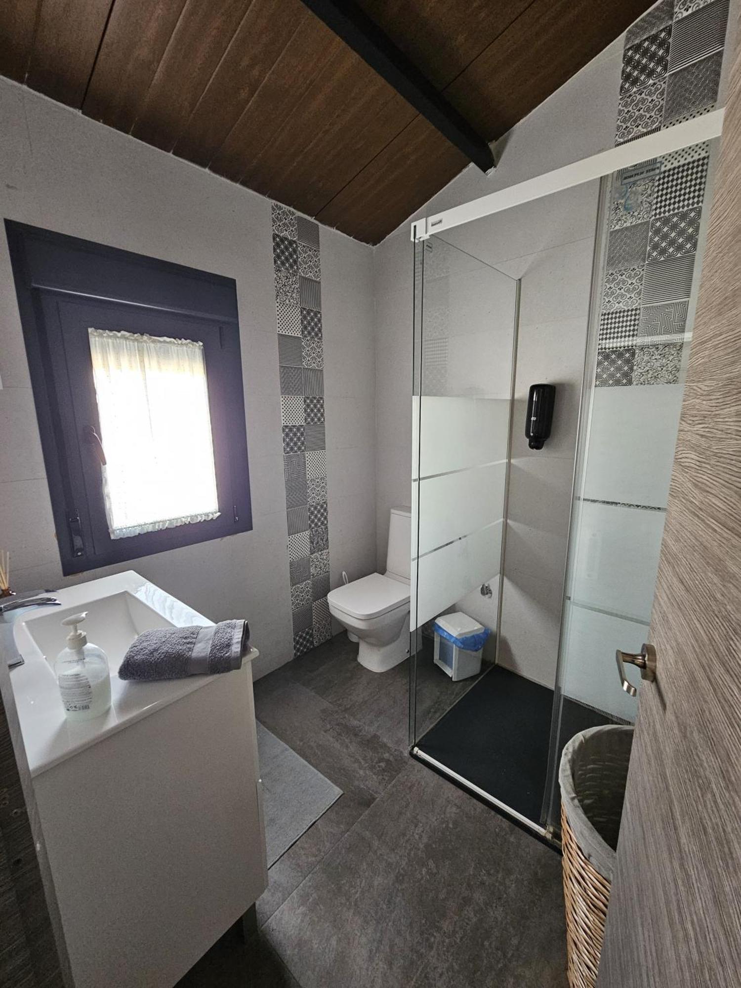 Alojamiento El Pez Casa Con Piscina Climatizada Villafranca de los Caballeros Luaran gambar