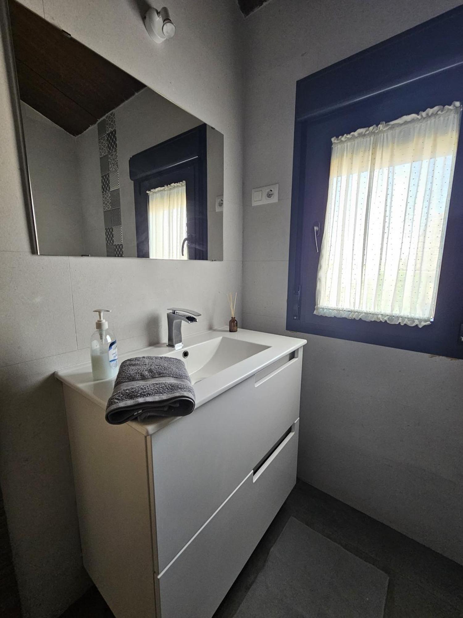 Alojamiento El Pez Casa Con Piscina Climatizada Villafranca de los Caballeros Luaran gambar