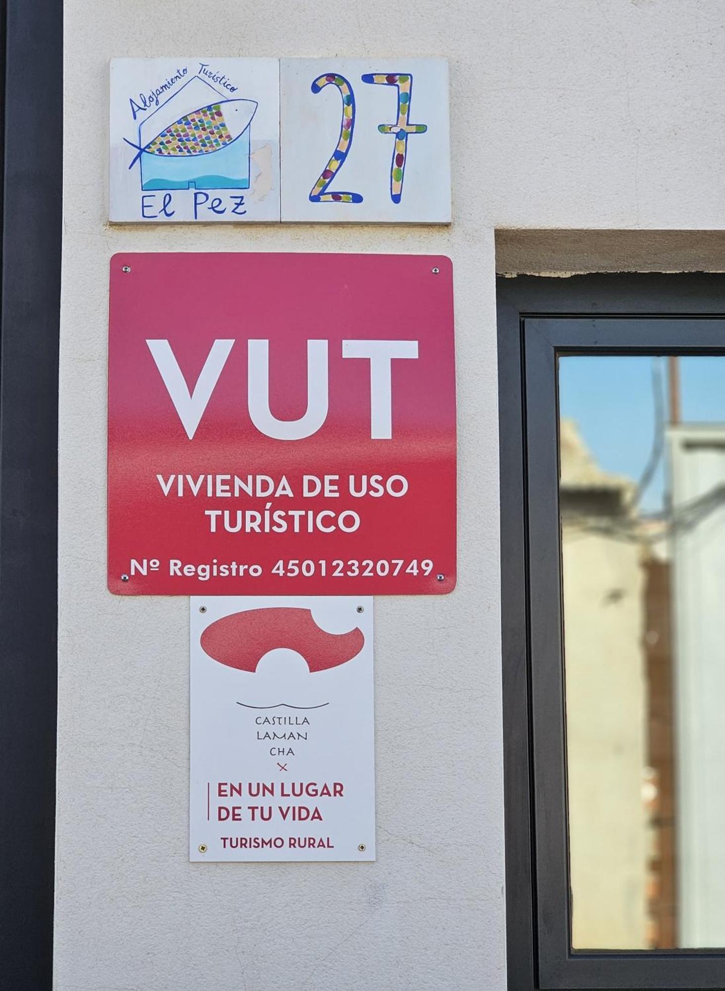 Alojamiento El Pez Casa Con Piscina Climatizada Villafranca de los Caballeros Luaran gambar